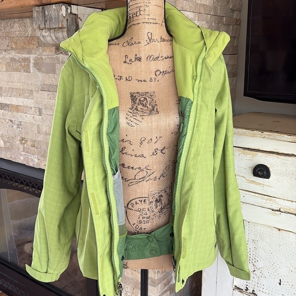 Marmot lime green winter jacket removable hood and snap waist zip close pockets - Picture 12 of 16
